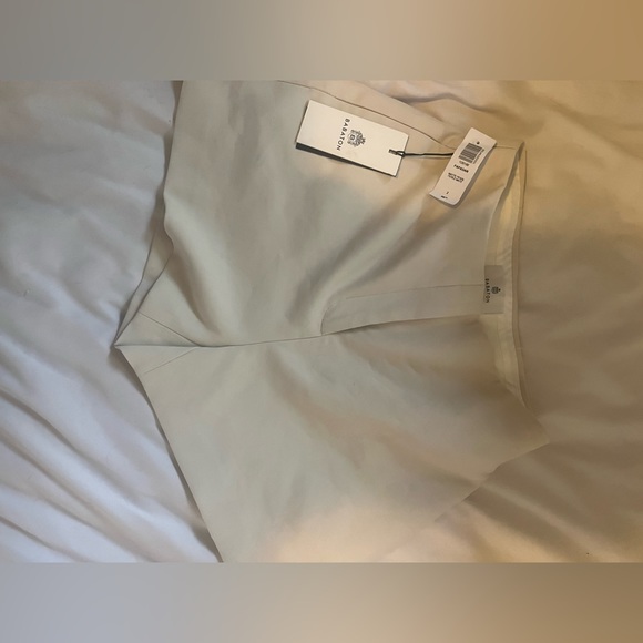 ARITZIA PAPASAN SHORT - SIZE 2 NEVER WORN - Picture 3 of 3